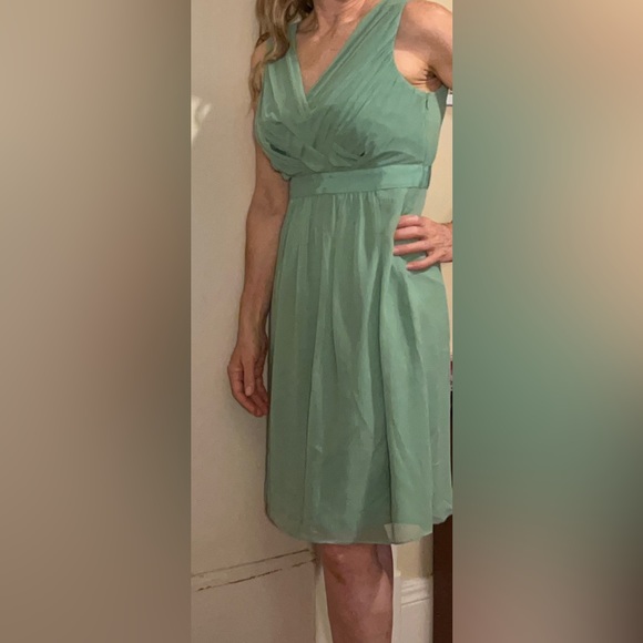 Silk green Banana Republic midi dress - Picture 3 of 7